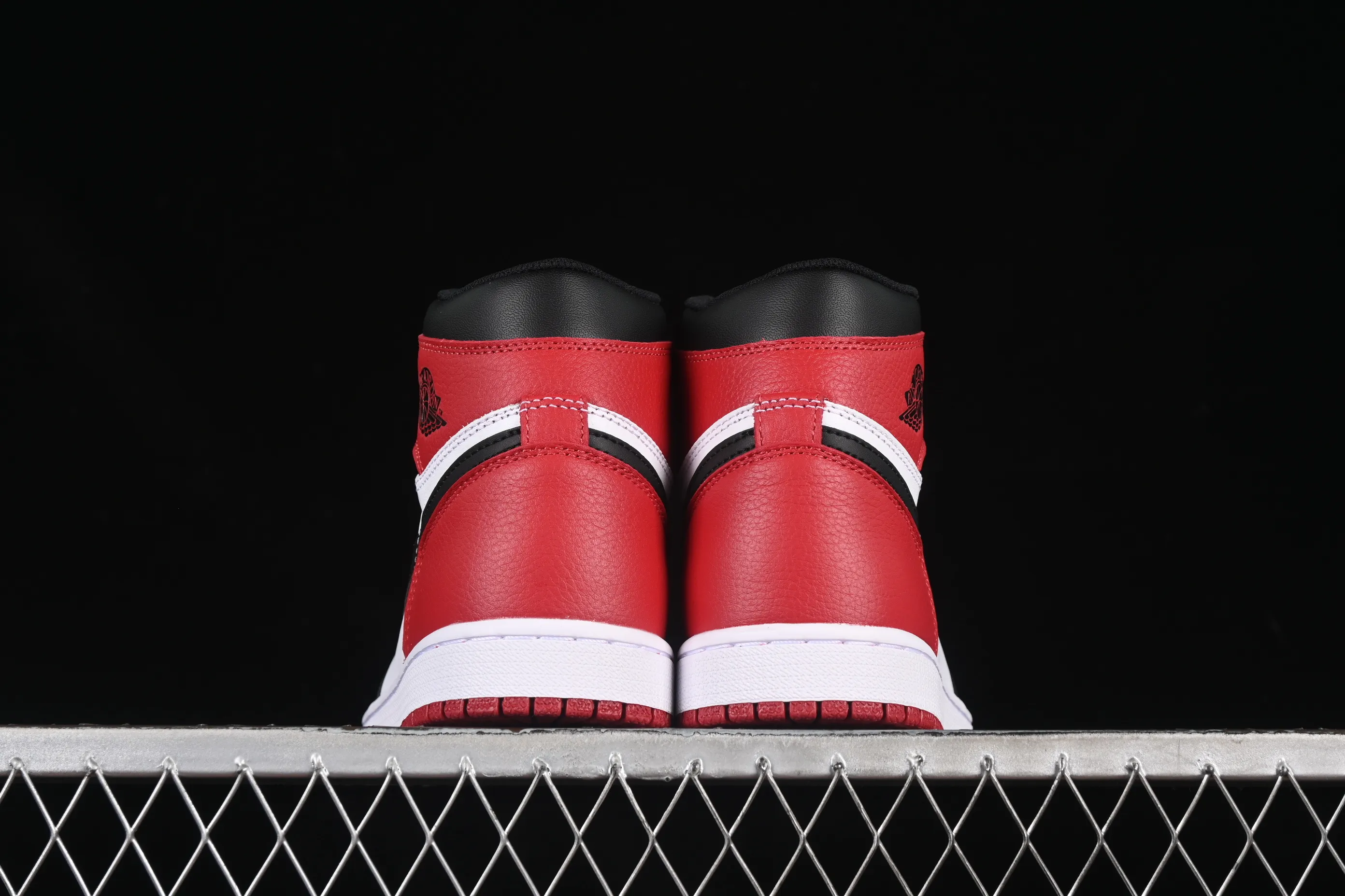All categories Air Jordan Jordan series basketball shoes Air Jordan 1 High Air Jordan 1 High Retro OG AJ1 Joe 1 black toe high-top basketball shoes 555088-125